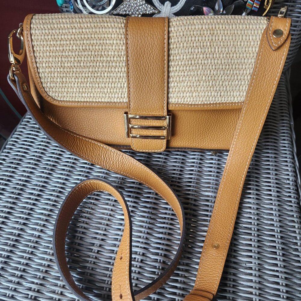 DIVINA FIRENZE ~ Made In Italy Leather Flap Over Baguette Crossbody ~ TAN ~ EUC